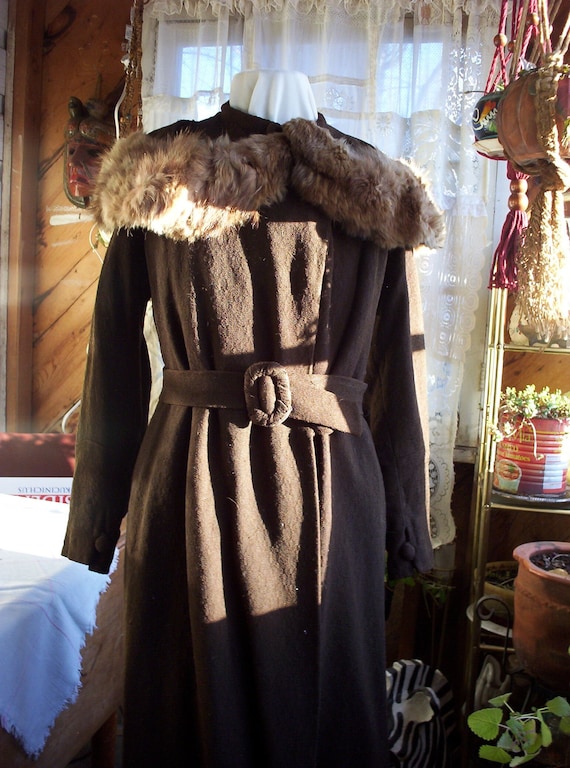 Vintage 1930's Women's Wool Coat with Attached Fur
