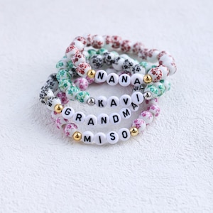 Pulsera de cuentas con nombre personalizado, pulsera de cuentas de porcelana floral, regalo perfecto para mejor amigo, regalo de cumpleaños para la familia, regalo para mamá, regalo para ella