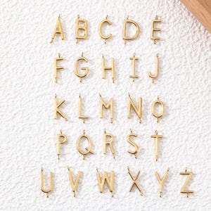 Peut inclure: Panneau en bois rustique avec l'inscription "Welcome to our home" en lettres blanches. Le panneau présente une finition vieillie et un design simple et accueillant, idéal pour la décoration d'entrée.