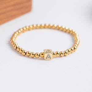 Pulsera personalizada con letras y cuentas bañada en oro de 4 mm, pulsera personalizada con inicial de oro, joyería hecha a mano, joyería para mujer.