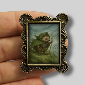 Mini-tavelram med Hedgehog Wanderer: Fantasi, Cottagecore, Mystisk, Naturstil, Vintage, Skogsdekor, Förtrollande, Äventyr, Saga