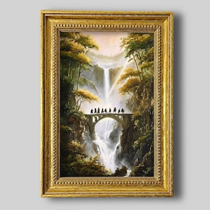 Könnte beinhalten: Gerahmtes Landschaftsgemälde, das einen Wasserfall zeigt, der in eine Schlucht stürzt. Eine Steinbrücke mit Silhouetten überquert das Wasser. Das Kunstwerk ist in einem goldenen, verzierten Rahmen mit üppigem grünem und gelbem Laubwerk.