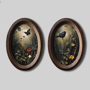 Oval träram med fågelfjäril och blommig botanik i mörk mystisk vintage-naturstil, Dark Academia-dekor