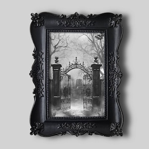 Moldura gótica preta com impressão artística, moldura gótica escura para decoração minimalista em preto e branco.