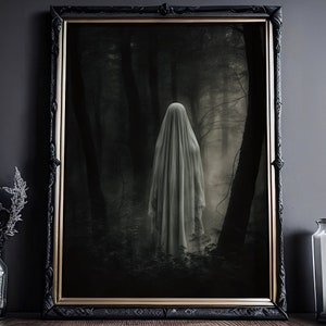 Gespenst bei Nacht im Nebel-Wald Poster: Spooky Gothic Gemälde, Gruselige Witchcraft, Dark Academia, Victorian Vintage Horror Wandbild