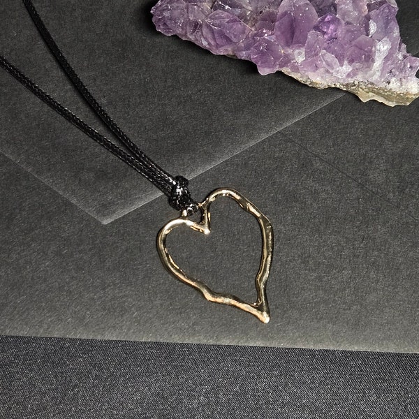 Gouden hartketting: misvormd hart in gouden kleur, gotische, trendy creatieve ketting, speciale sieraden, kwaliteitsketting