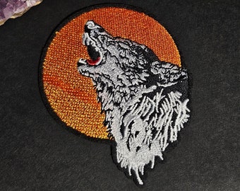 Wolf beim Blutmond Patch: Aufnäher Gestickt, Bügelbild für Kleidung, Rucksack, Tier, Natur, Punk, Gothic Patch, Qualitäts-Aufnäher