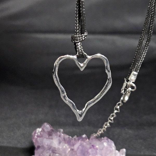 Zilveren hartketting: misvormd hart in zilverkleur, gotisch, trendy creatieve ketting, speciale sieraden, kwaliteitsketting