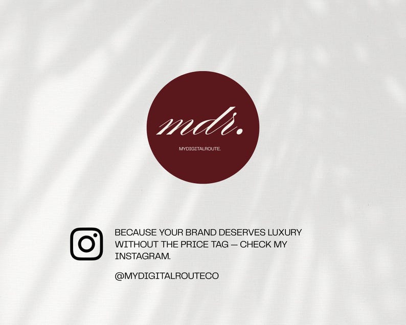 Puede incluir: Un c&iacute;rculo burdeos con el texto "mdr." en cursiva, con "MYDIGITALROUTE" debajo. Un logotipo de Instagram est&aacute; en la parte inferior izquierda, con el texto: "PORQUE TU MARCA MERECE LUJO SIN ETIQUETA DE PRECIO - REVISA MI INSTAGRAM. @MYDIGITALROUTECO."