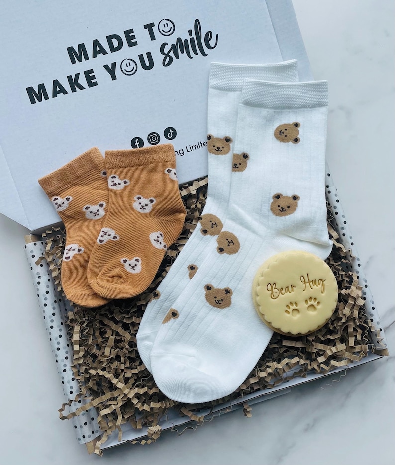 Mummy and Me Gift. Mummy and Me Cosy Socks. Baby shower gift for mum to be/new mum pregnancy/Maternity gift for her. New baby. Push present. immagine 4