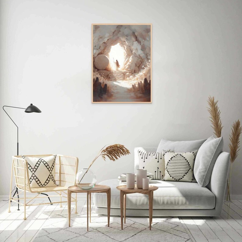 Puede incluir: Una pintura enmarcada que representa una cueva llena de luz con una figura que sale de ella. La cueva est&aacute; hecha de piedra y tiene una gran abertura redonda. La figura lleva una t&uacute;nica blanca y camina hacia la luz. La pintura est&aacute; colocada contra una pared blanca.