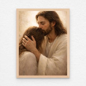 以下が含まれることがあります： フレームに入ったプリントで、優しい瞬間を描いています。長い茶色の髪とひげを生やした男性が、別の人の頭をキスしています。どちらも白いローブを着ています。アートワークは柔らかく、暖かい色使いです。