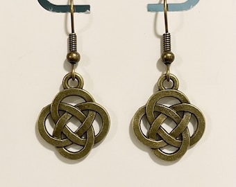 Kleine keltische Knotenohrringe