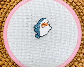 Sujetador de agujas con diseño de tiburón para bordado/punto de cruz