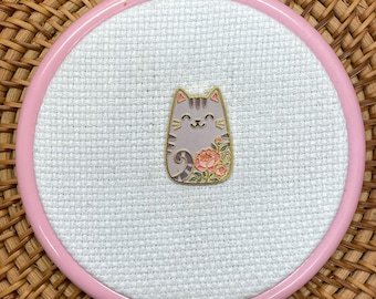 Sujetador de agujas para bordado/punto de cruz de gato gris elegante