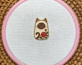 Sujetador de agujas para bordado/punto de cruz de gato elegante en tonos tostados y marrones