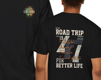 Koszulka z grafiką Road Trip | Kolaż z aparatem fotograficznym w stylu vintage, nadruk z tyłu