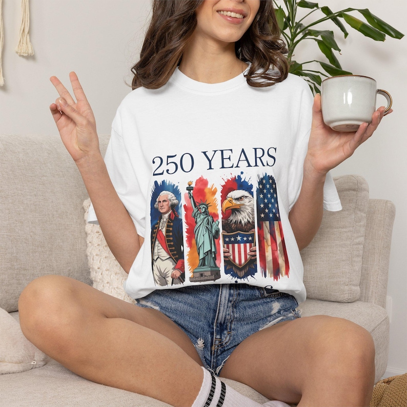 アメリカ建国250周年記念Tシャツ（1776年～2026年）｜愛国的な鷲、自由、国旗 画像 2