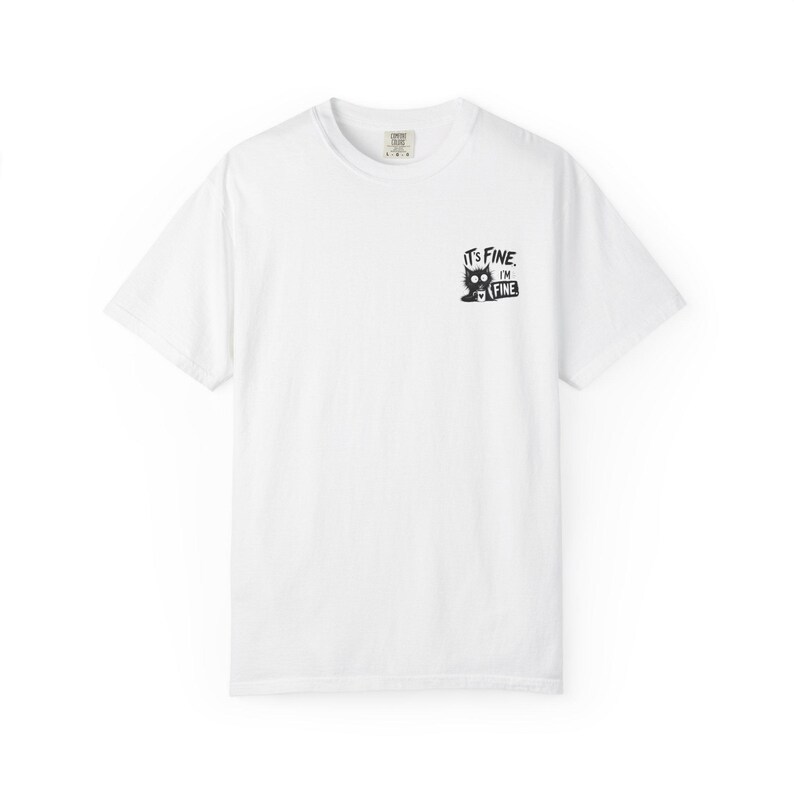 T-shirt illustration humoristique « Infirmière » | Cadeau d'Halloween, chat et zombie, design « Tout va bien » image 4