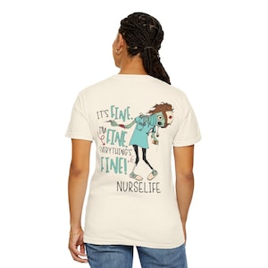 T-shirt illustration humoristique « Infirmière » | Cadeau d'Halloween, chat et zombie, design « Tout va bien » image 10