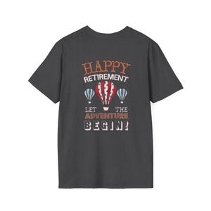 Pensioen T-shirt | Tekst op kleine borst, Adventure Begins-thema, zwart T-shirt afbeelding 14