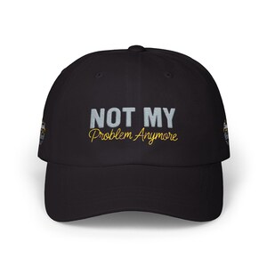 Pensioencadeau, Klassieke Dad Cap | Geborduurde pet met tekst: Not My Problem Anymore afbeelding 3