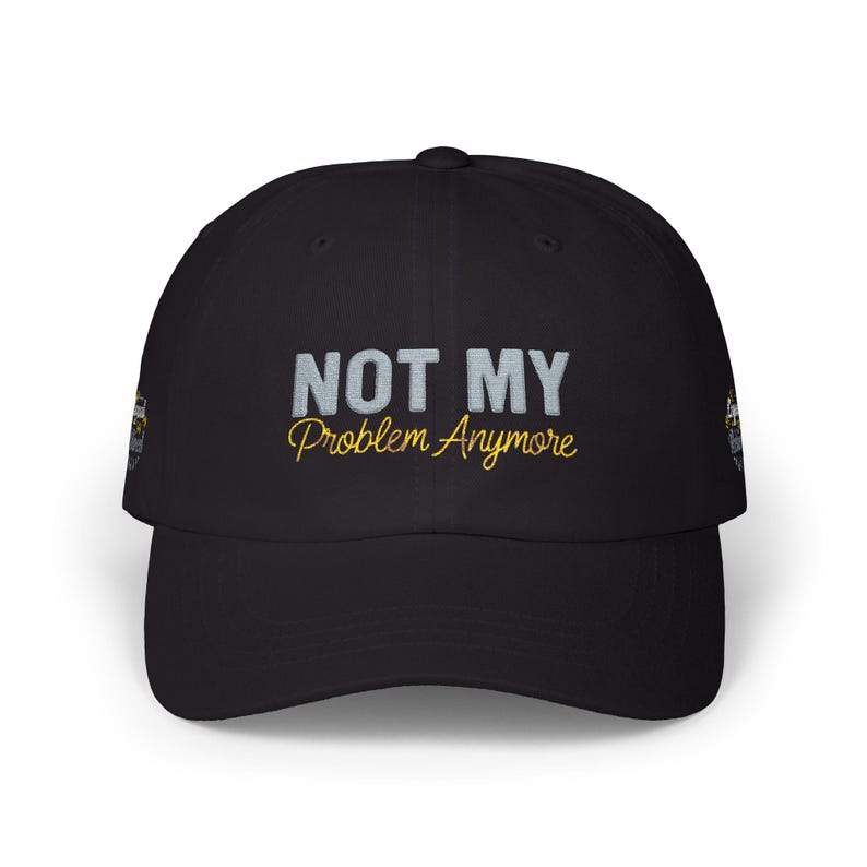 Pensioencadeau, Klassieke Dad Cap | Geborduurde pet met tekst: Not My Problem Anymore afbeelding 3