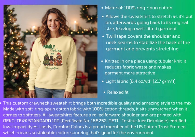 K&ouml;nnte beinhalten: Ein hellgelbes Sweatshirt mit Rundhalsausschnitt und einer Grafik von vier Dackeln in festlicher Kleidung sowie dem Text Family Christmas 2026 und The Williams. Das Kleidungsst&uuml;ck besteht aus 100 % ringgesponnener Baumwolle, hat eine lockere Passform und wiegt 217 g/m&sup2;.