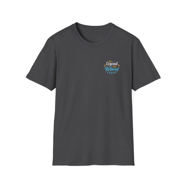 Pensioen T-shirt | Tekst op kleine borst, Adventure Begins-thema, zwart T-shirt afbeelding 13