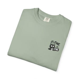 T-shirt illustration humoristique « Infirmière » | Cadeau d'Halloween, chat et zombie, design « Tout va bien » image 8