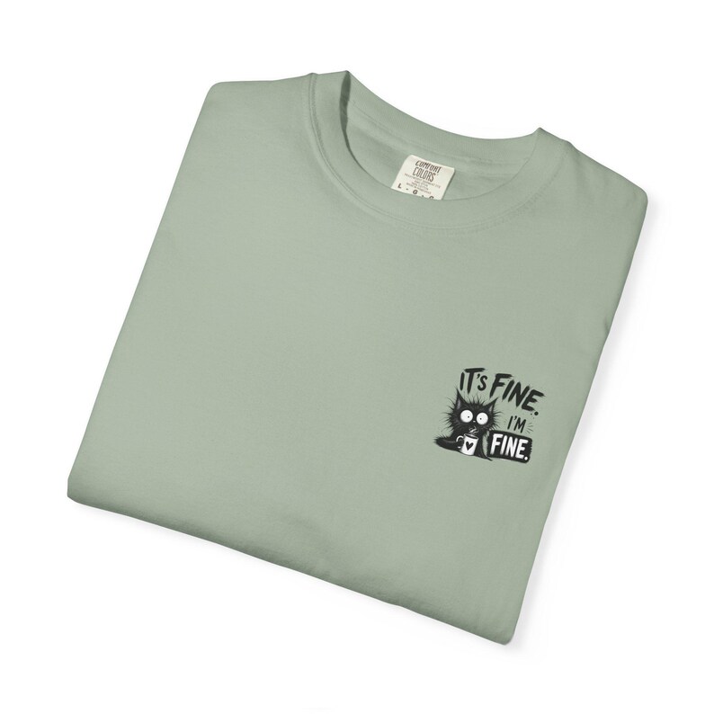 T-shirt illustration humoristique « Infirmière » | Cadeau d'Halloween, chat et zombie, design « Tout va bien » image 8