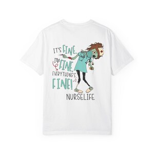 T-shirt illustration humoristique « Infirmière » | Cadeau d'Halloween, chat et zombie, design « Tout va bien » image 5