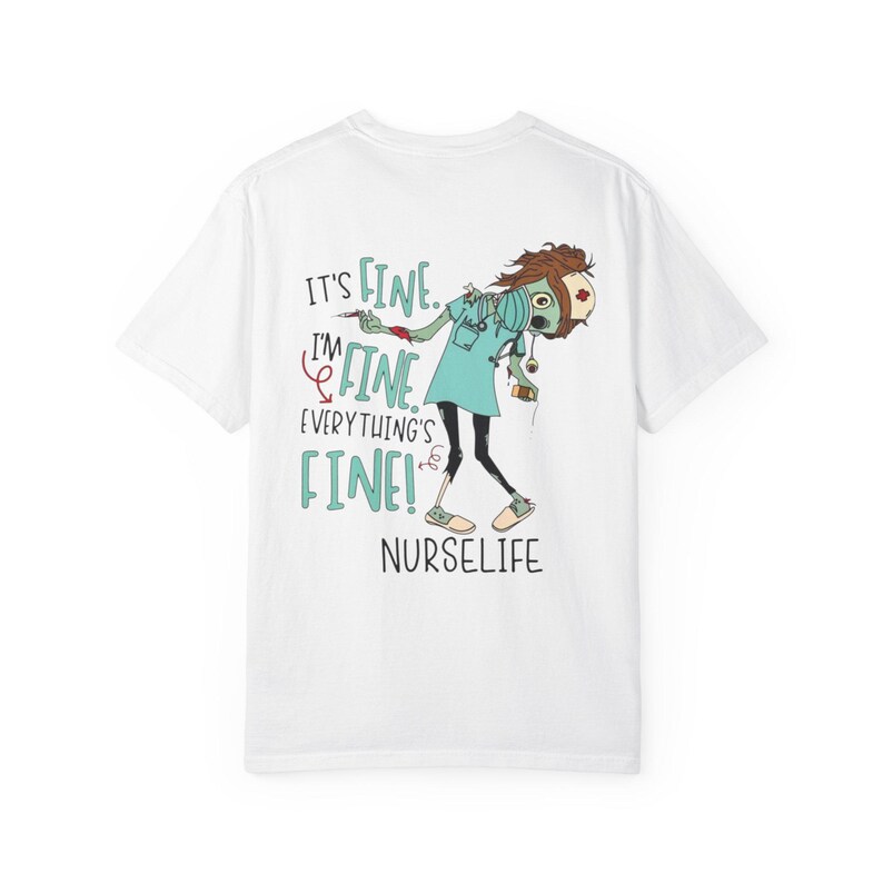 T-shirt illustration humoristique « Infirmière » | Cadeau d'Halloween, chat et zombie, design « Tout va bien » image 5