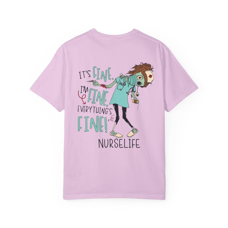 T-shirt illustration humoristique « Infirmière » | Cadeau d'Halloween, chat et zombie, design « Tout va bien » image 16