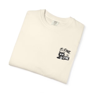 T-shirt illustration humoristique « Infirmière » | Cadeau d'Halloween, chat et zombie, design « Tout va bien » image 7