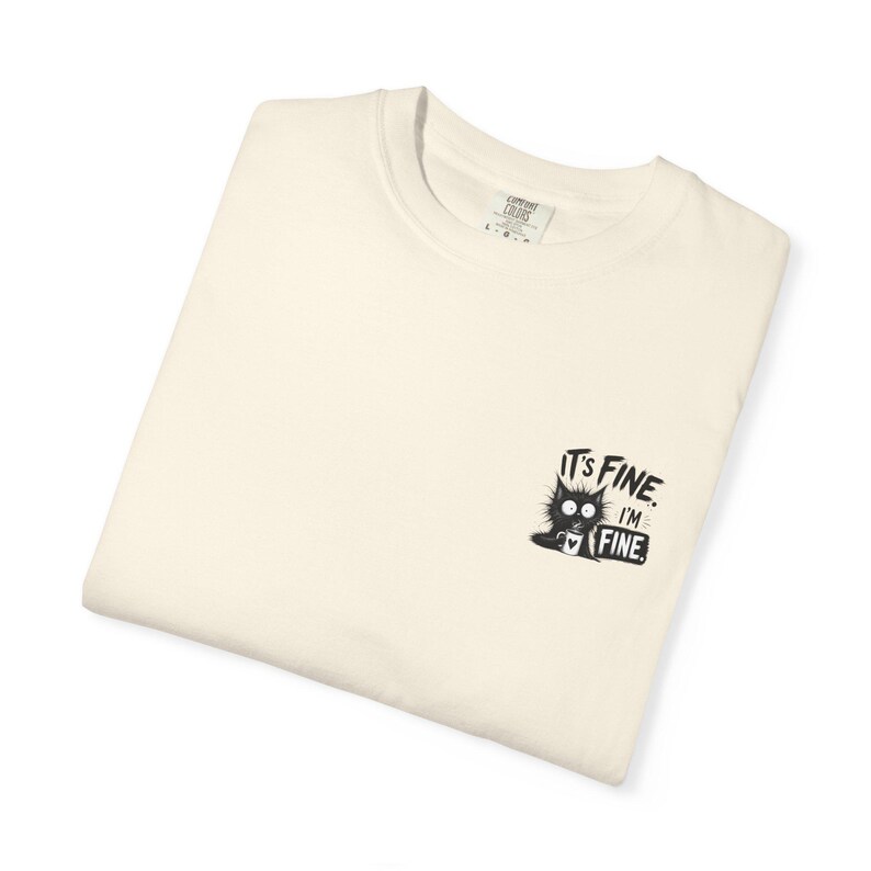 T-shirt illustration humoristique « Infirmière » | Cadeau d'Halloween, chat et zombie, design « Tout va bien » image 7