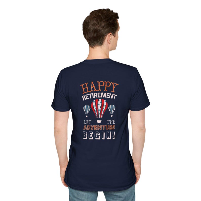Pensioen T-shirt | Tekst op kleine borst, Adventure Begins-thema, zwart T-shirt afbeelding 10