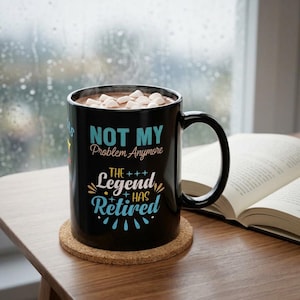 Personlig svart kaffemugg för pensionering | Legenden har gått i pension-mugg, present till honom bild 4