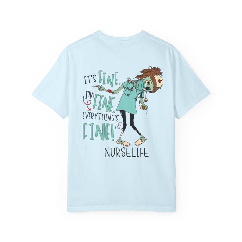 T-shirt illustration humoristique « Infirmière » | Cadeau d'Halloween, chat et zombie, design « Tout va bien » image 6