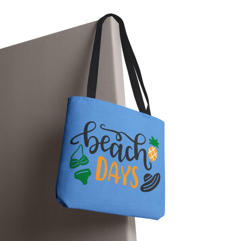 Bolso de playa con diseño de piña, bikini y sombrero para el sol. imagen 9