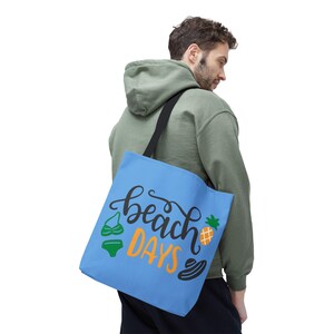 Bolso de playa con diseño de piña, bikini y sombrero para el sol. imagen 7