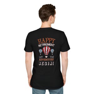 Pensioen T-shirt | Tekst op kleine borst, Adventure Begins-thema, zwart T-shirt afbeelding 11