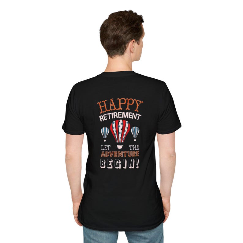 Pensioen T-shirt | Tekst op kleine borst, Adventure Begins-thema, zwart T-shirt afbeelding 11