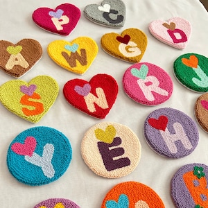 Posavasos personalizados con letras hechas con aguja perforada, regalo para el nuevo hogar hecho a mano, posavasos con diseño personalizado, posavasos con letras hechas con aguja perforada Y2K, posavasos para bebidas