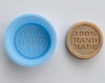 Silikonform „100% Handmade“, elegante Seifenform mit schlichtem Schriftmotiv, DIY Olivenölseife, Hand Made Naturseife, Handgemachte Kosmetik