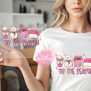Bereit, HTV Transfer zu drücken, Tis The Season Christmas Heat Press Transfer, Schneemann Latte, Rosa Pfefferminzkaffee Latte, Weihnachtsmütze