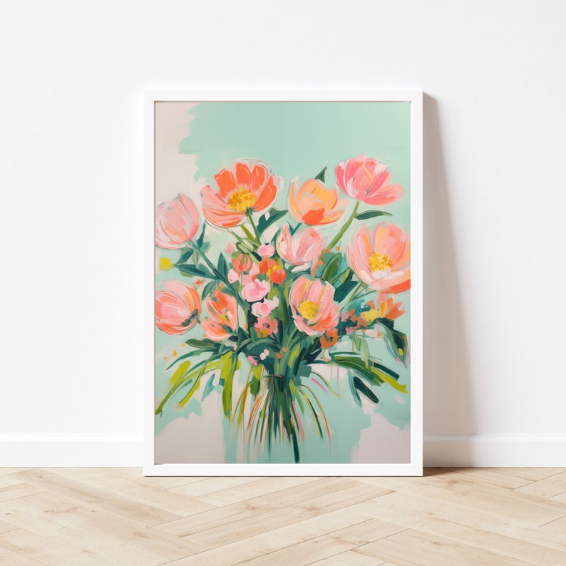 Puede incluir: Una pintura de un ramo de flores rosas y naranjas en un jarr&oacute;n. Las flores est&aacute;n pintadas en un estilo suelto y expresivo con un fondo azul claro.