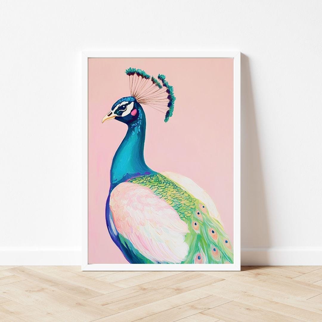 ピンクの孔雀の肖像画：カラフルでマキシマリストな鳥のアート