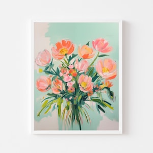 Puede incluir: Una pintura de un ramo de flores rosas y naranjas en un jarr&oacute;n sobre un fondo azul claro.