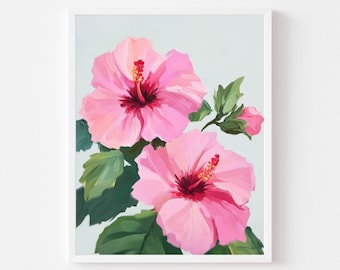 Op de afbeelding: Een schilderij van twee roze hibiscusbloemen met groene bladeren op een lichtblauwe achtergrond.